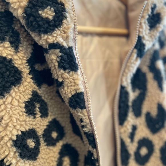 DAZY 1pc Women Regular Fit Leopard Print Fluffy Hooded Zip-Up Jacket - Picture 2 of 3